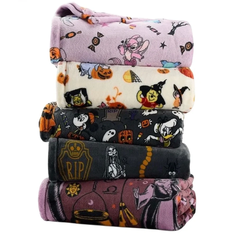 Disney's Halloween Oversized Supersoft Printed Plush “Winnie the Pooh” Blanket